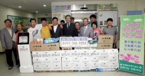동해시장애요양원에 손소독기 등 성품 전달