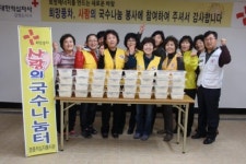 [포토뉴스]사랑의 국수도시락 전달
