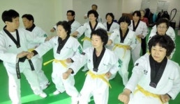 [포토뉴스]“태권도 배우며 추위 이겨요”