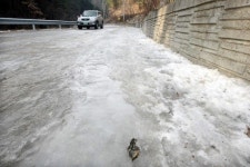 [강릉]겨울만되면 얼어붙는 도로 주민들 `벌벌