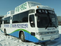 최신식 이동 암검진 버스 달린다