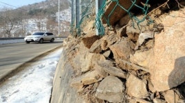 [포토뉴스]“떨어지면 어쩌려고 … ”