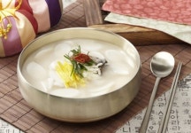 떡국 올리고 `조율이시 `좌포우혜 기본으로