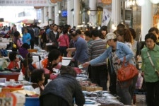 [포토뉴스]황금연휴 속초 관광수산시장 활기