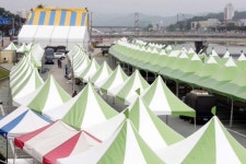 [포토뉴스]남대천 둔치 단오제 준비 분주