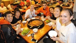 [포토뉴스]한국 최고의 닭갈비 맛 반했어요
