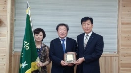 [포토뉴스]모자사생대회 우승패 전달