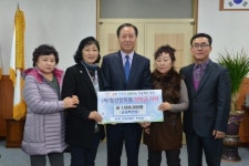 [포토뉴스]사북선명아파트 부녀회 장학금 기탁