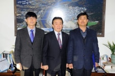 [포토뉴스]지역인재 양성 기금 기탁
