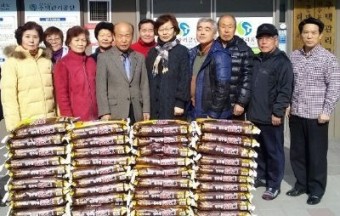 [포토뉴스]사할린동포 영주 귀국자에 쌀 전달