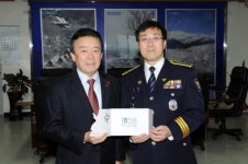 [포토뉴스]명예군민증 전달