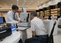 [포토뉴스]어르신에 돋보기 지원