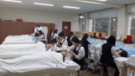 [신기부문화 재능은행을 만들자]피부관리 받은 어르신들 “10년은 젊어졌네”