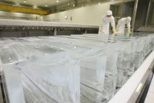 [포토뉴스]폭염에 쉴새없는 얼음공장