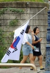 씨유원주봉화로점 | [포토뉴스]휘어진 채 방치된 태극기