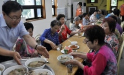 [포토뉴스]어르신 초청 나눔 봉사