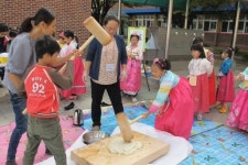 [원주]“놀이로 전통문화 배워요” 학성초교 체험의 날 운영