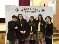 철원여중고 출신 교사들, 모교에 장학금 전달