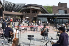 [춘천]주말 야외무대 채운 지역 음악인들 주민과 호흡