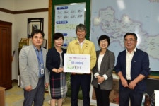 [포토뉴스]동림환경 불우이웃돕기 성금 기탁