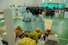 [포토뉴스]정성스레 올리는 차 한잔