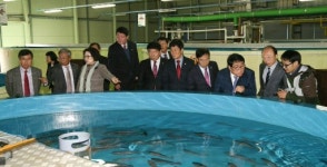 [포토뉴스]도의회 고성 해양심층수수산자원센터 방문