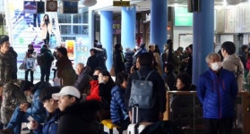 [포토뉴스]관광객 붐비는 터미널