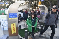 직원 10명이 소 700마리와 밤낮없이 사투