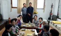 [포토뉴스]용문관 어르신에 자장면 대접