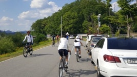 [춘천]자전거도로 점거한 자동차 `위험천만