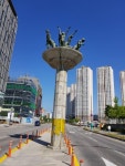 [춘천]`웅비의 탑 8년째 도로 가운데 흉물