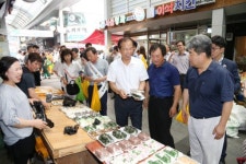 동송시장서 강원상품권 홍보