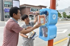 [양구]“버스 기다리며 독서 여유”