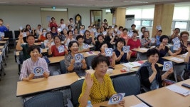 [미소짓고 인사하기]도경로당광역지원센터 강사들 “남녀노소 미소·친절·행복 전하는 손님맞이 실천”