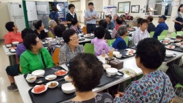 [포토뉴스]홈플러스 강릉점 삼계탕 나눔행사