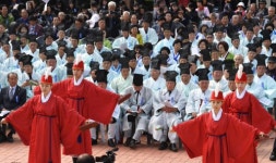 [강릉]`율곡의 후예 선생의 넋 기리다