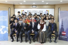 주한 외국대사들 각국 올림픽 열기 전달
