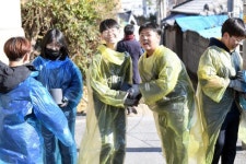 [포토뉴스]북원초 연탄 나르기 봉사