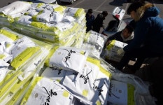 [포토뉴스]조광환경산업개발 쌀 400포대 전달