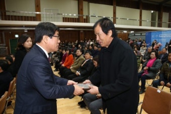 [포토뉴스]시정 발전에 기여한 시민 유공자 표창장 수여