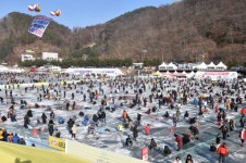 [포토뉴스]산천어 얼음낚시 삼매경