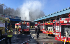 낮12시37분께 원주시 우산동 삼양식품 창고에서 불…119 출동 진화중