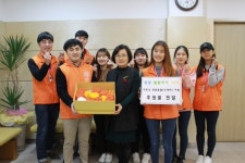 [포토뉴스]춘천동부노인복지관 후원물품 전달