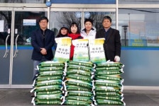 [포토뉴스]이수은 탁구교실 쌀 후원