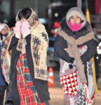 칼바람 맞으며 올림픽플라자 입장하는데만 1시간 이상 걸려