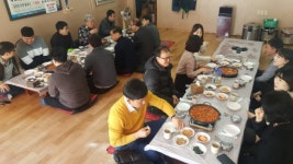 [포토뉴스]강릉시의회 지역 식당 활성화 앞장