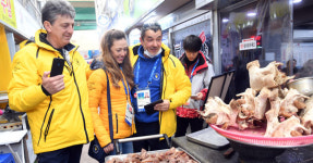 평창동계올림픽 특수로 강릉 전통시장 외국인 북적(영상)
