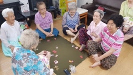 [기획시리즈  `100세 시대, 행복한 노년]“화투로 두뇌 운동 장수 비결은 수다”