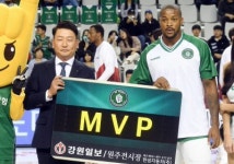 시즌 첫 승 주역 포스터 원주 DB 프로미 MVP