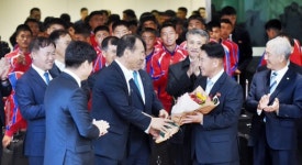 [포토뉴스]최 지사 “환영합니다”